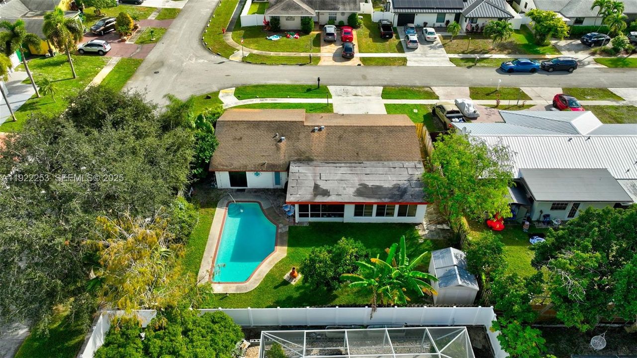 Под контрактом: $595,000 (3 спален, 2 ванн, 1527 Квадратных фут)