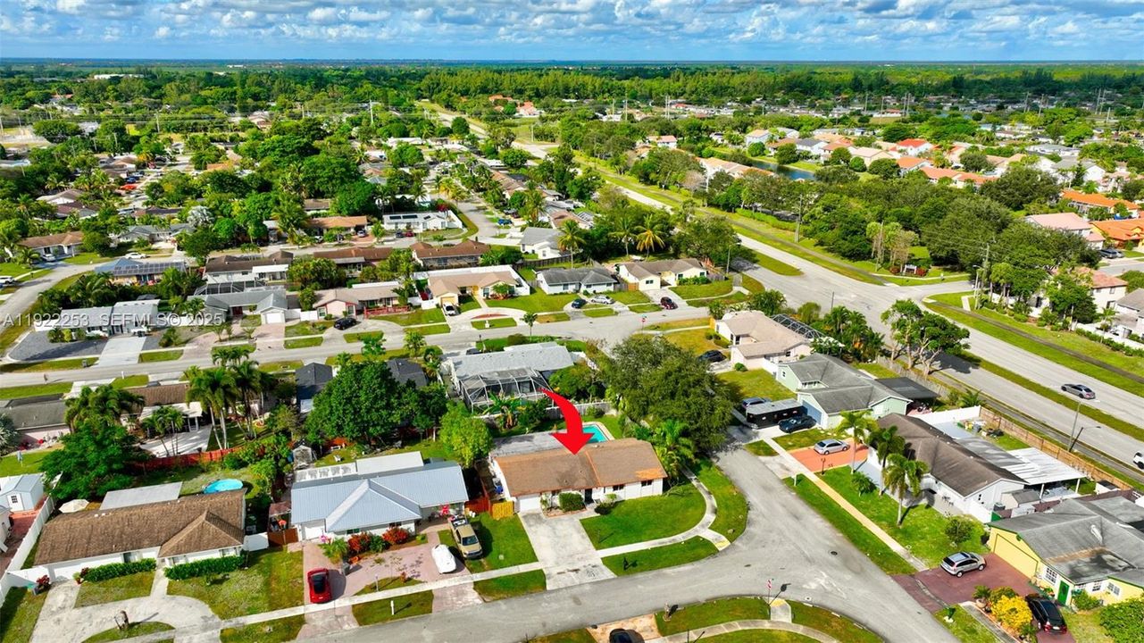 Под контрактом: $595,000 (3 спален, 2 ванн, 1527 Квадратных фут)