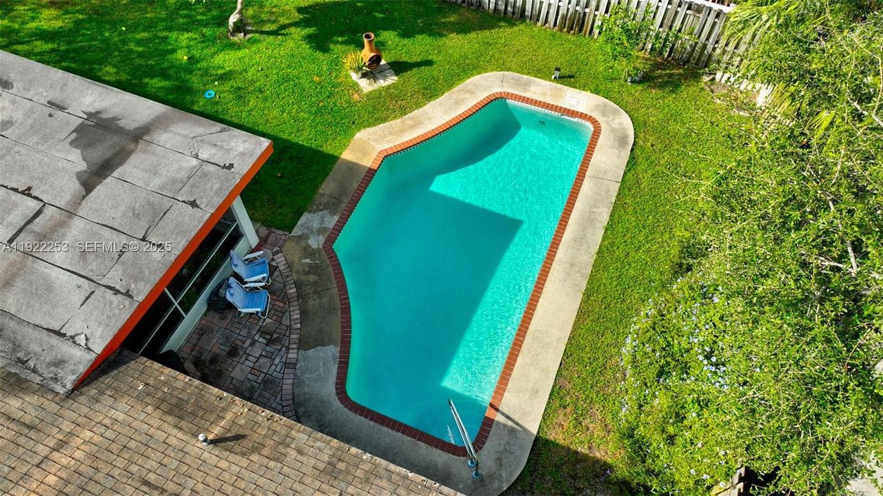 Под контрактом: $595,000 (3 спален, 2 ванн, 1527 Квадратных фут)