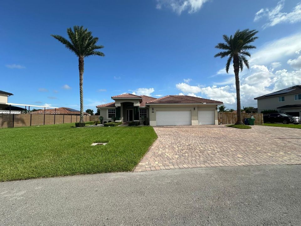 For Rent: $1,500 (1 beds, 1 baths, 2275 Square Feet)