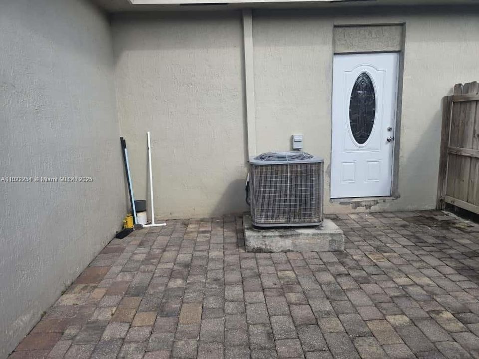 For Rent: $1,500 (1 beds, 1 baths, 2275 Square Feet)