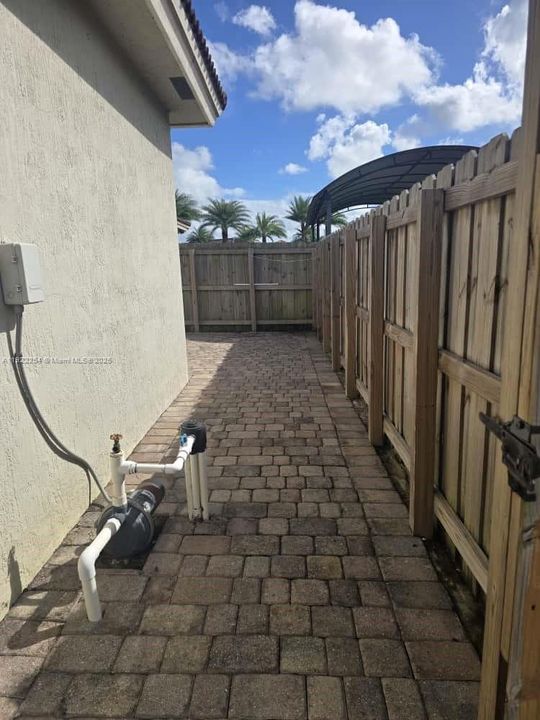 For Rent: $1,500 (1 beds, 1 baths, 2275 Square Feet)