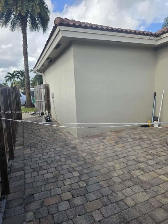 For Rent: $1,500 (1 beds, 1 baths, 2275 Square Feet)