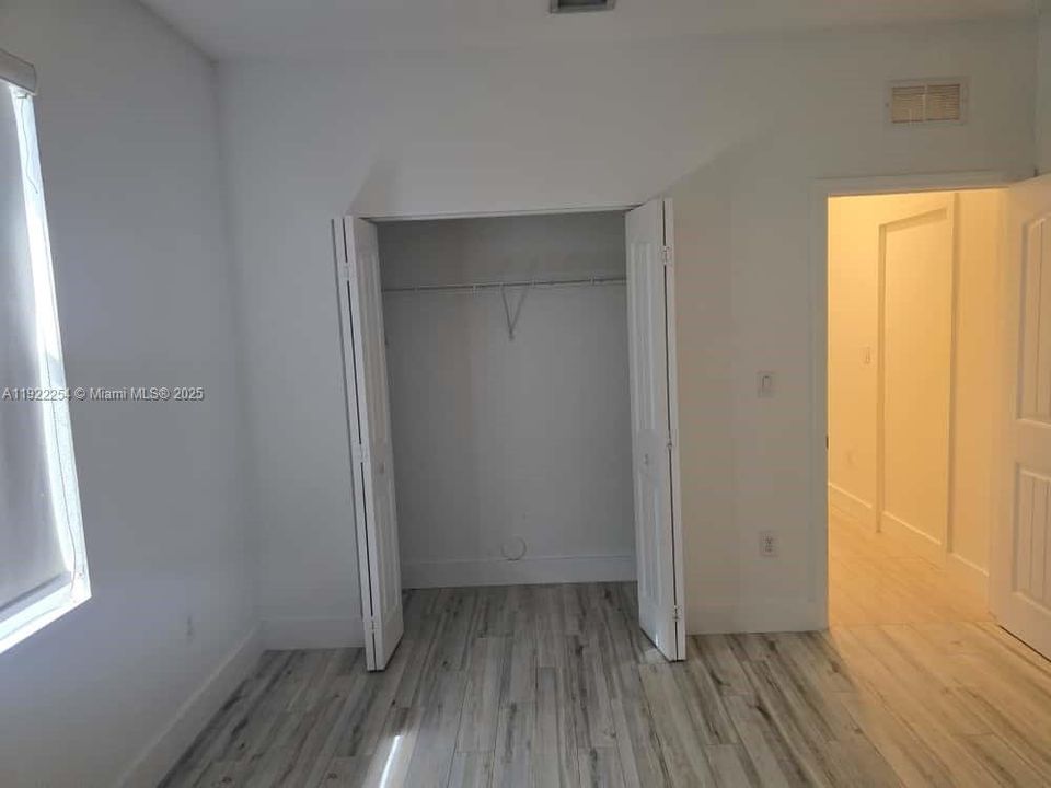 For Rent: $1,500 (1 beds, 1 baths, 2275 Square Feet)