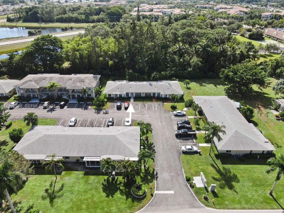 For Sale: $137,500 (2 beds, 2 baths, 989 Square Feet)