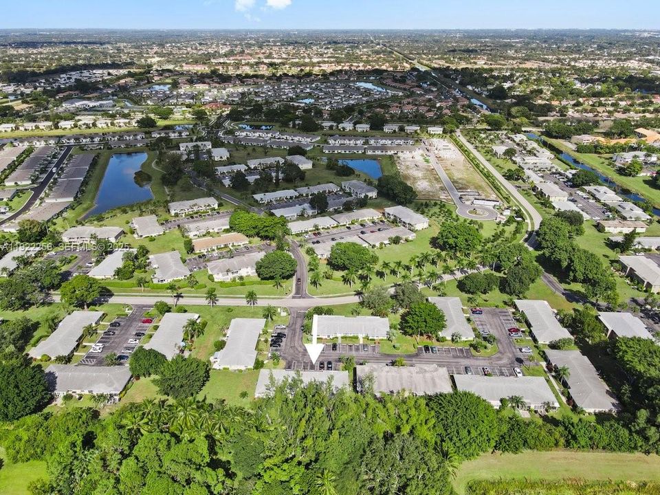 For Sale: $137,500 (2 beds, 2 baths, 989 Square Feet)