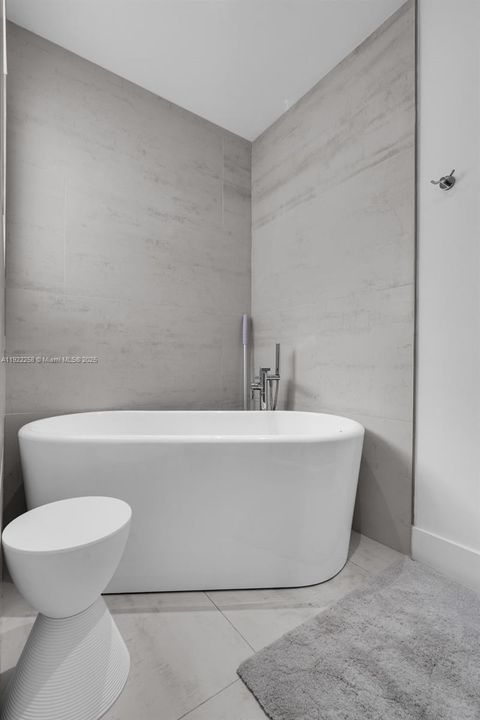 For Rent: $4,200 (3 beds, 2 baths, 1895 Square Feet)