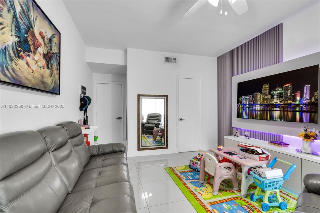 For Rent: $4,200 (3 beds, 2 baths, 1895 Square Feet)