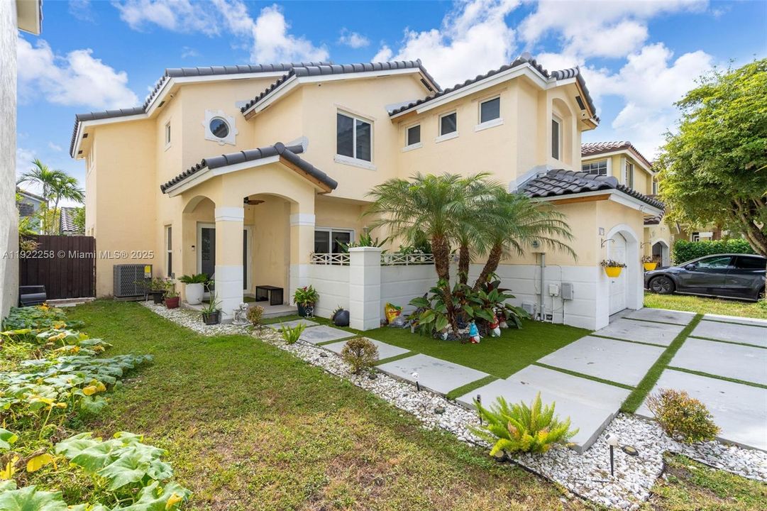 For Rent: $4,200 (3 beds, 2 baths, 1895 Square Feet)