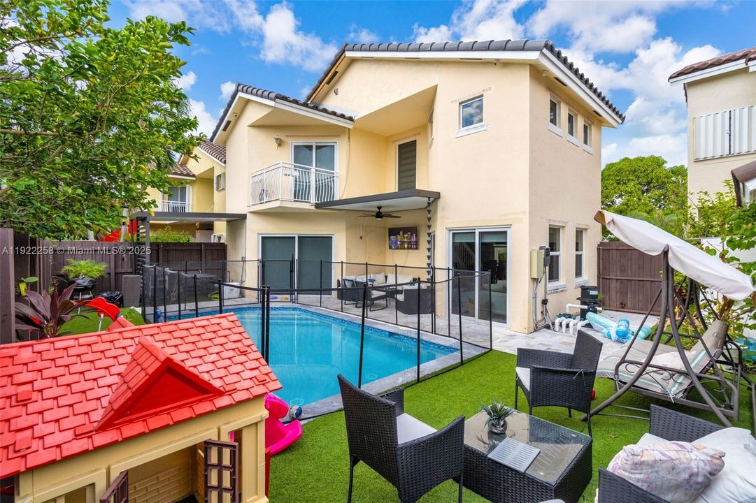 For Rent: $4,200 (3 beds, 2 baths, 1895 Square Feet)