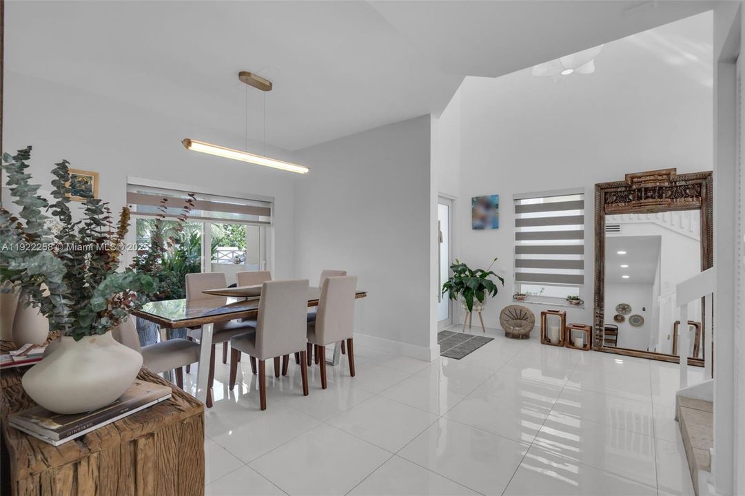 For Rent: $4,200 (3 beds, 2 baths, 1895 Square Feet)