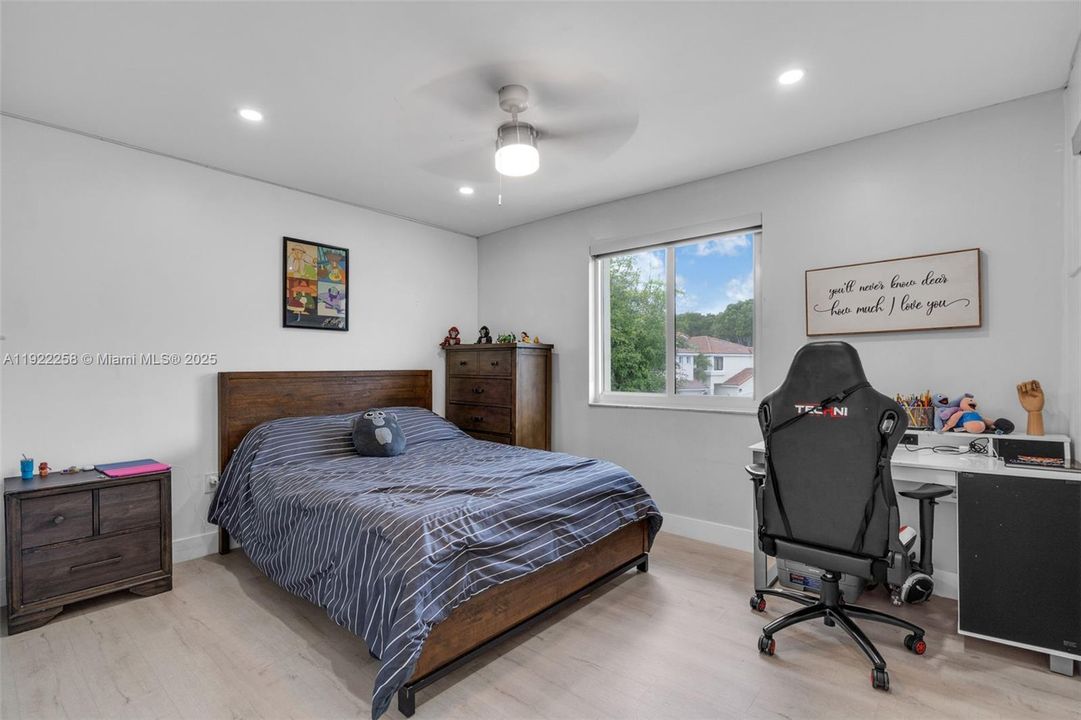 For Rent: $4,200 (3 beds, 2 baths, 1895 Square Feet)