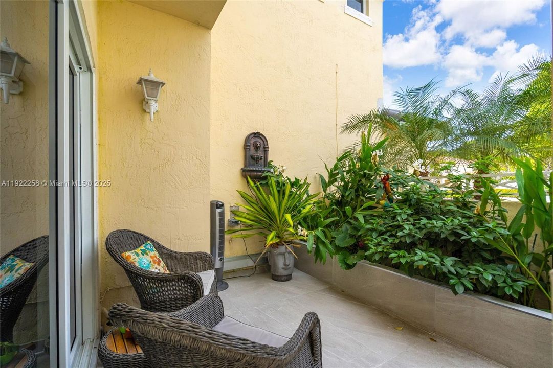 For Rent: $4,200 (3 beds, 2 baths, 1895 Square Feet)