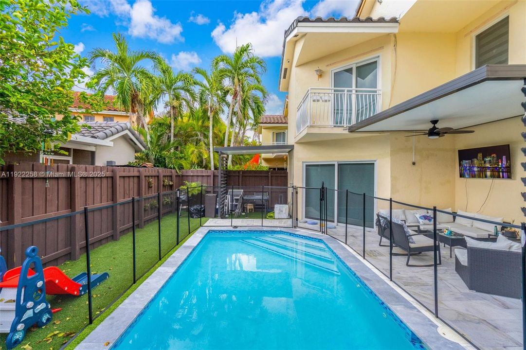 For Rent: $4,200 (3 beds, 2 baths, 1895 Square Feet)