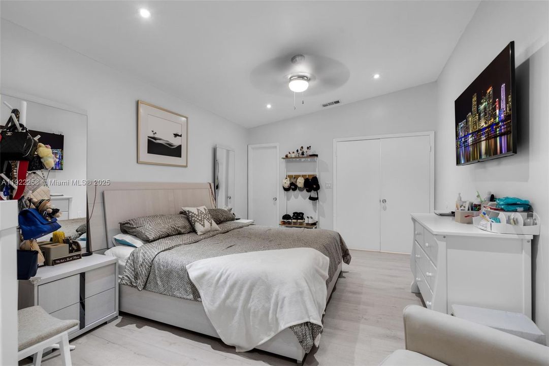 For Rent: $4,200 (3 beds, 2 baths, 1895 Square Feet)