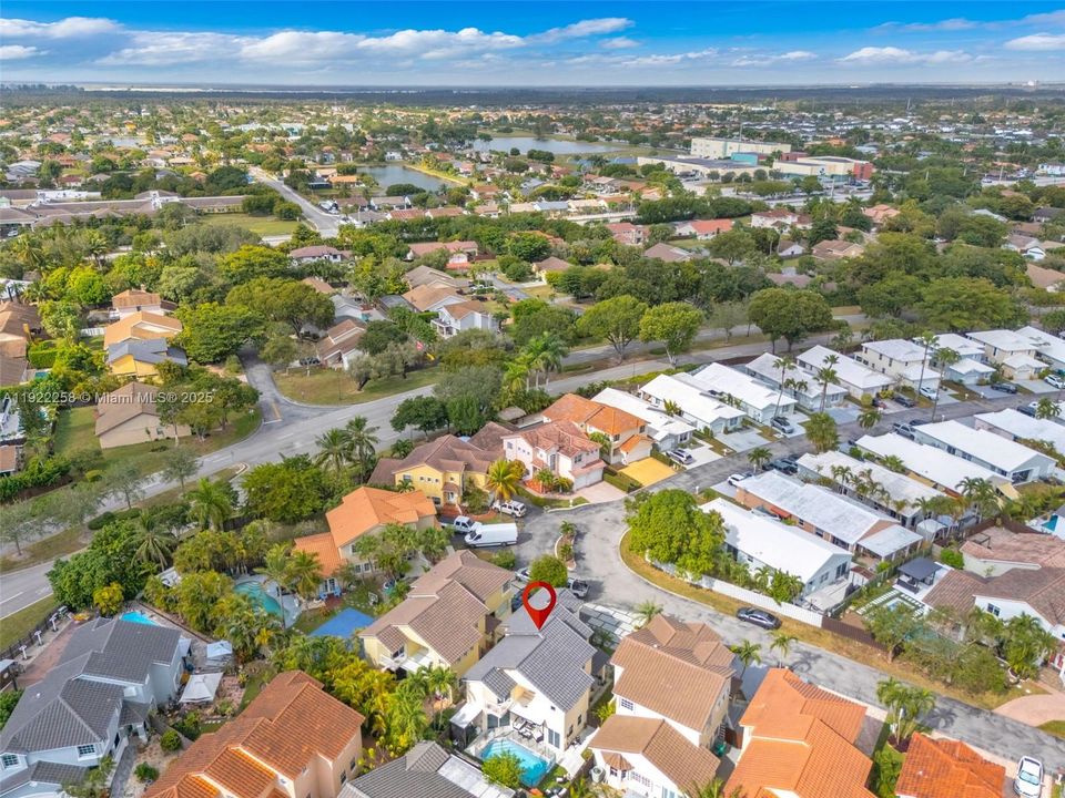 For Rent: $4,200 (3 beds, 2 baths, 1895 Square Feet)