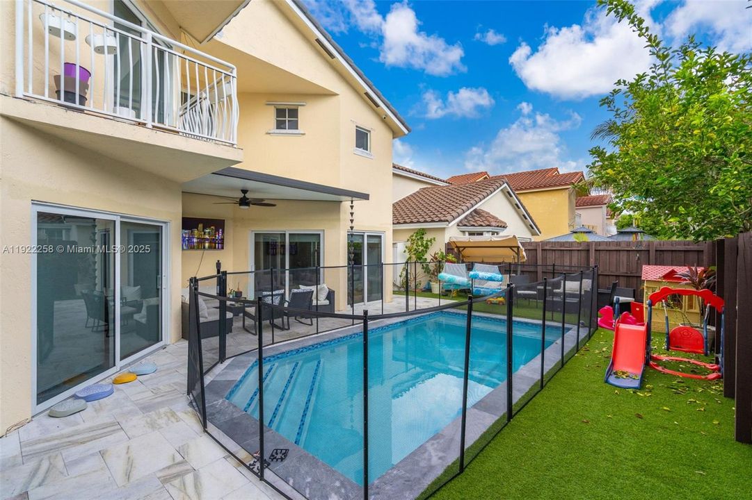 For Rent: $4,200 (3 beds, 2 baths, 1895 Square Feet)