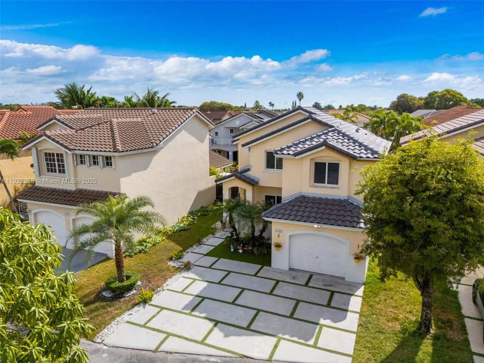 For Rent: $4,200 (3 beds, 2 baths, 1895 Square Feet)