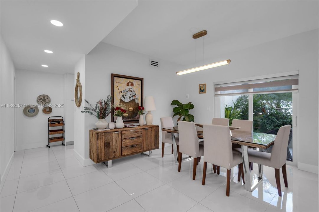 For Rent: $4,200 (3 beds, 2 baths, 1895 Square Feet)