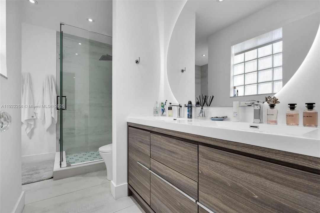 For Rent: $4,200 (3 beds, 2 baths, 1895 Square Feet)