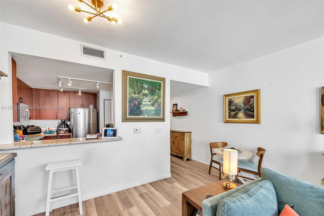 For Sale: $499,990 (1 beds, 1 baths, 666 Square Feet)