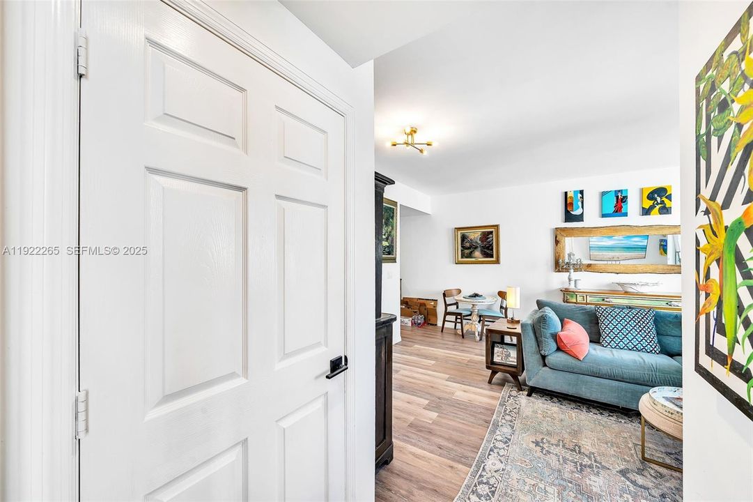 For Sale: $499,990 (1 beds, 1 baths, 666 Square Feet)