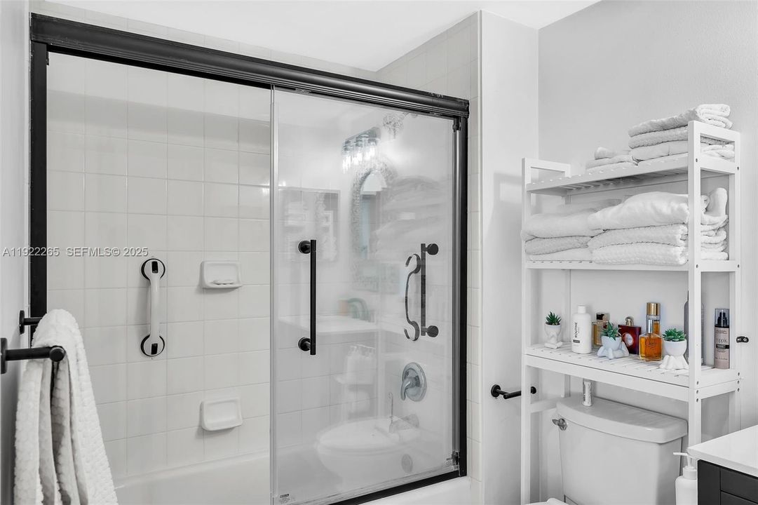 For Sale: $499,990 (1 beds, 1 baths, 666 Square Feet)