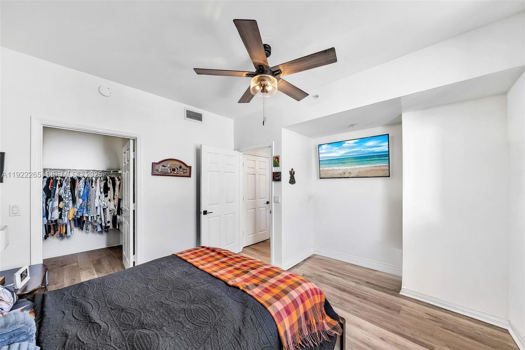 For Sale: $499,990 (1 beds, 1 baths, 666 Square Feet)