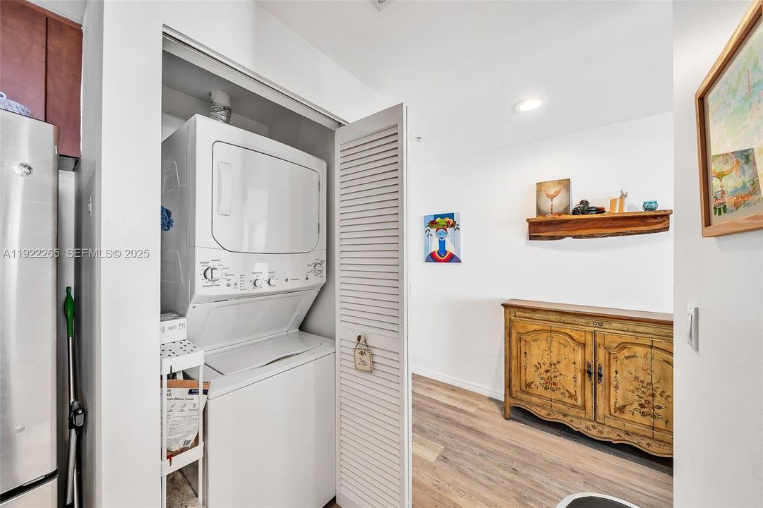 For Sale: $499,990 (1 beds, 1 baths, 666 Square Feet)