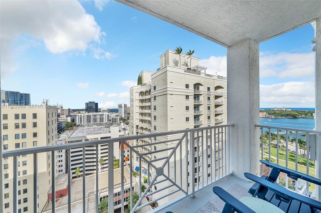 For Sale: $499,990 (1 beds, 1 baths, 666 Square Feet)