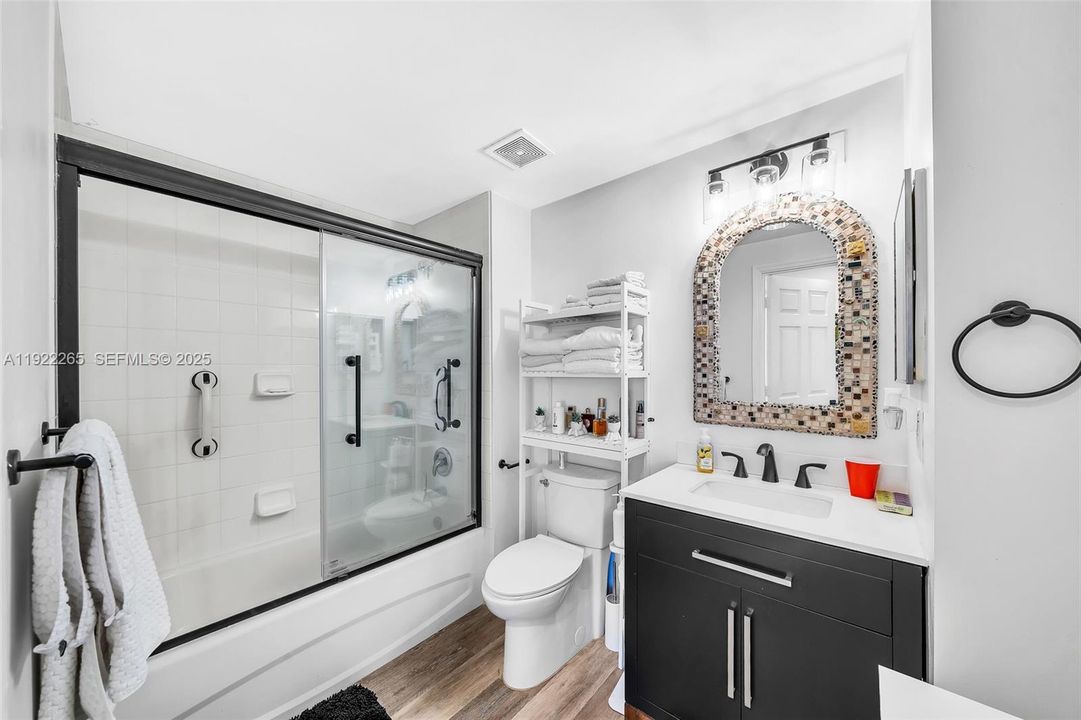 For Sale: $499,990 (1 beds, 1 baths, 666 Square Feet)