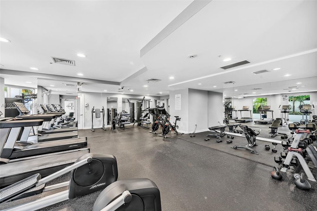 For Sale: $499,990 (1 beds, 1 baths, 666 Square Feet)