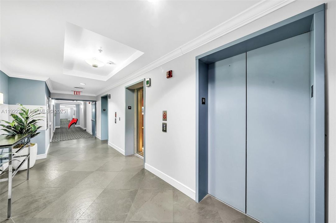 For Sale: $499,990 (1 beds, 1 baths, 666 Square Feet)