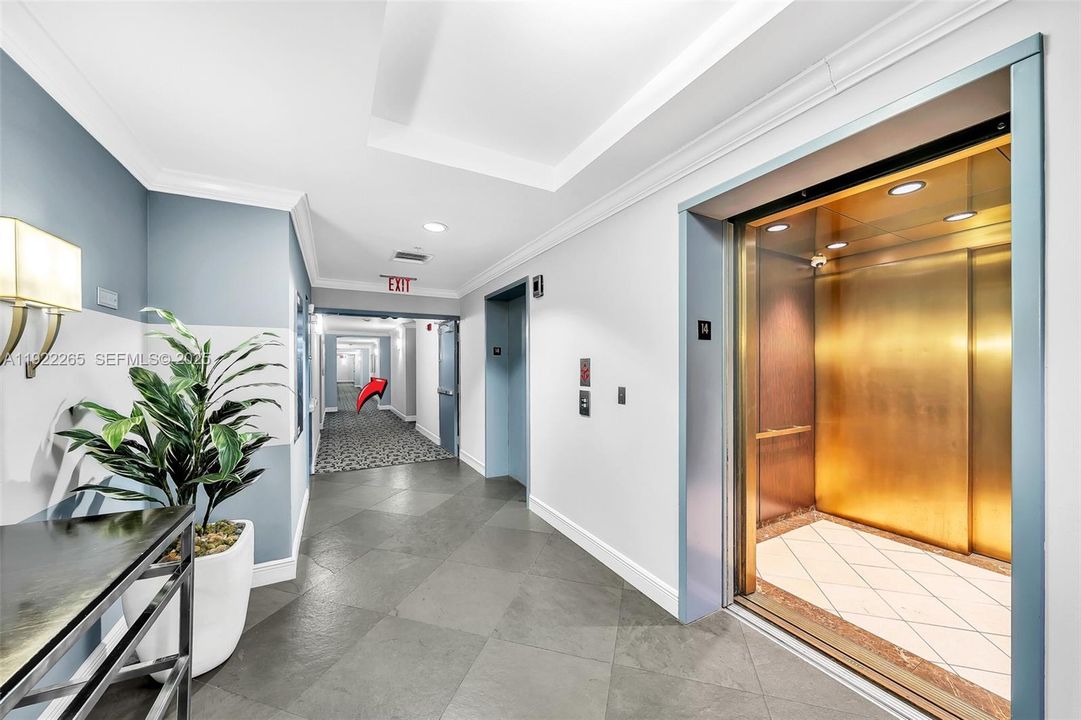 For Sale: $499,990 (1 beds, 1 baths, 666 Square Feet)