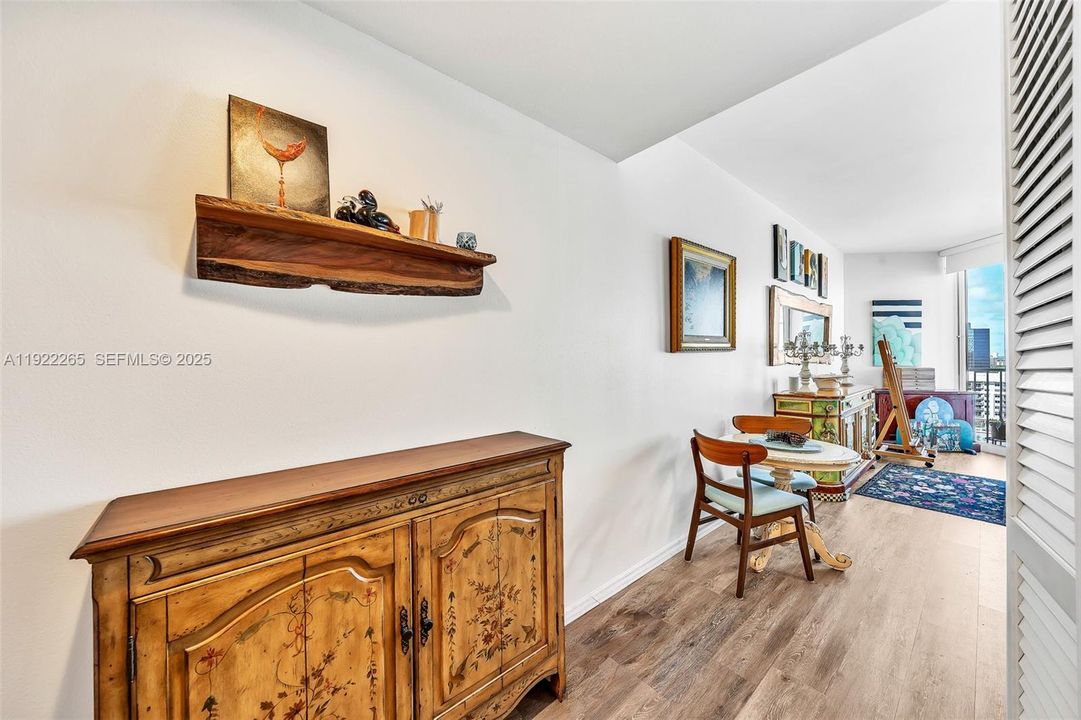 For Sale: $499,990 (1 beds, 1 baths, 666 Square Feet)