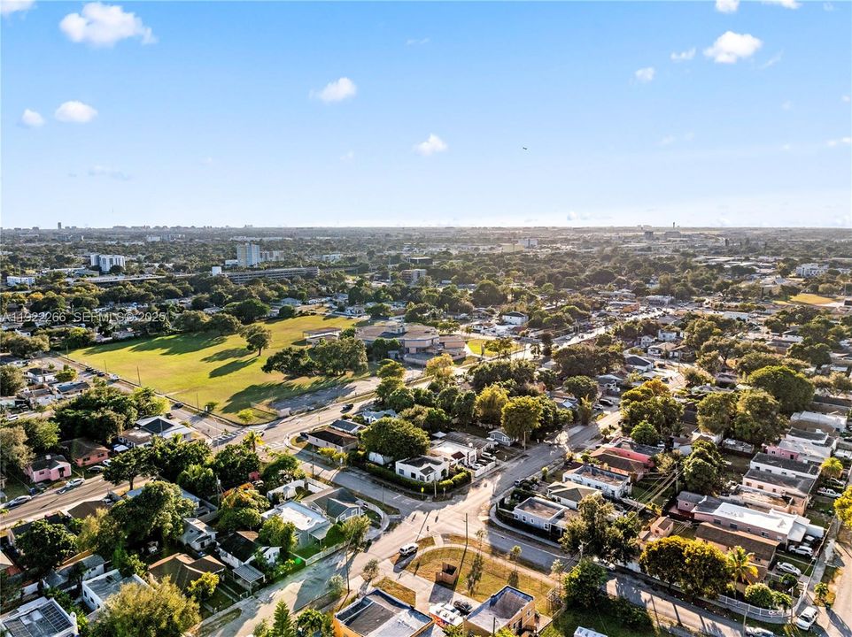 For Sale: $540,000 (2 beds, 1 baths, 1096 Square Feet)