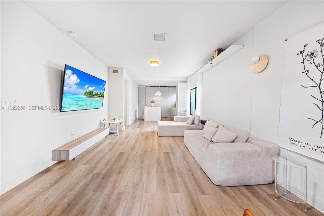 For Sale: $540,000 (2 beds, 1 baths, 1096 Square Feet)