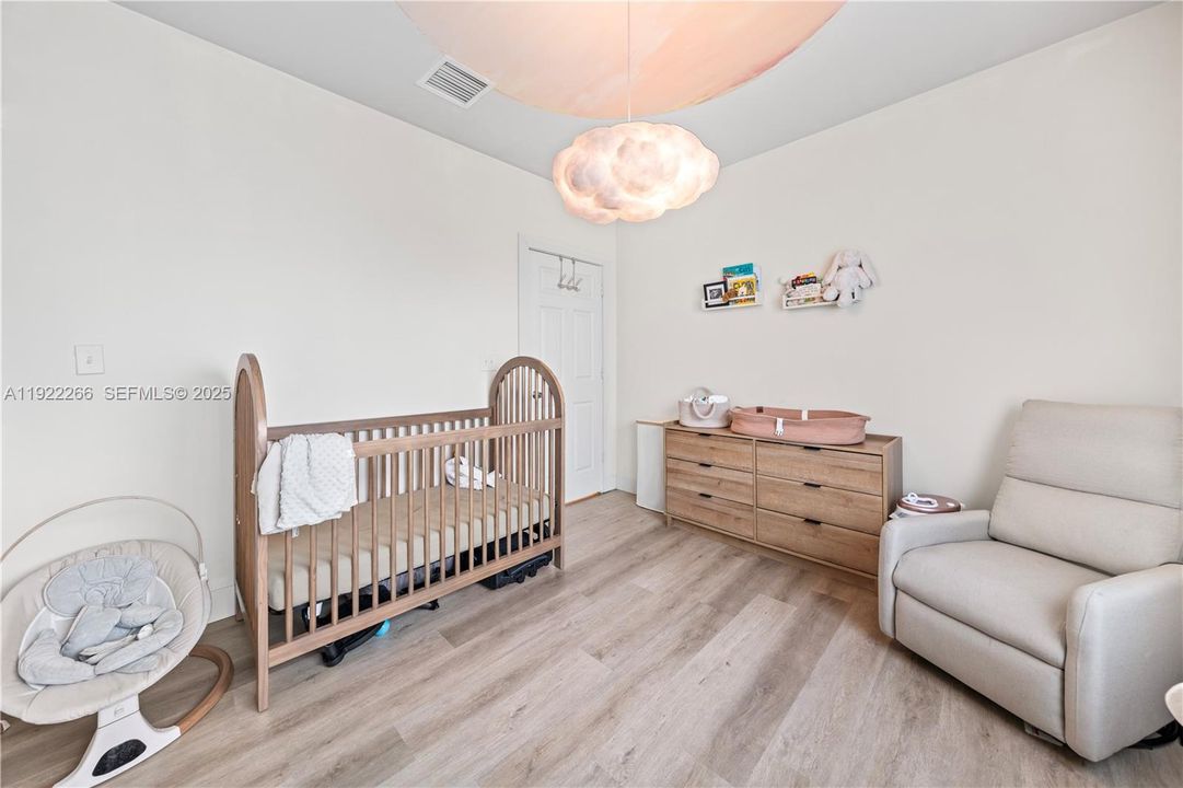 For Sale: $540,000 (2 beds, 1 baths, 1096 Square Feet)