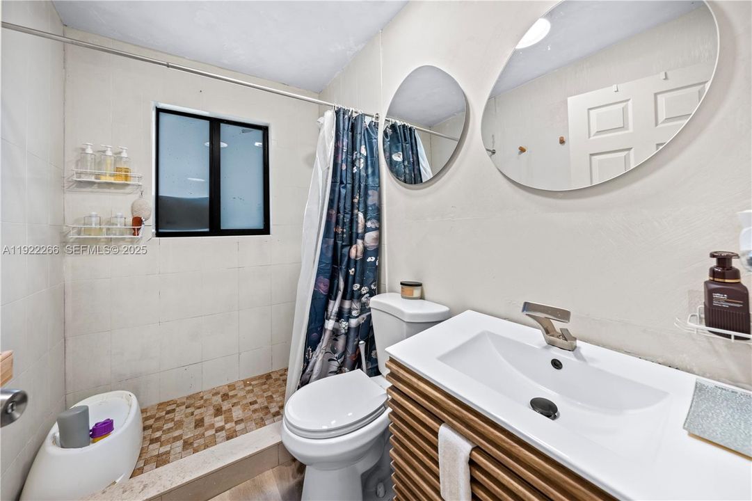 For Sale: $540,000 (2 beds, 1 baths, 1096 Square Feet)