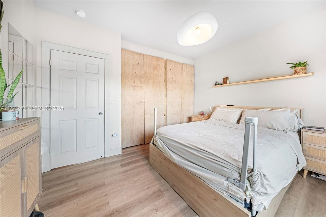 For Sale: $540,000 (2 beds, 1 baths, 1096 Square Feet)