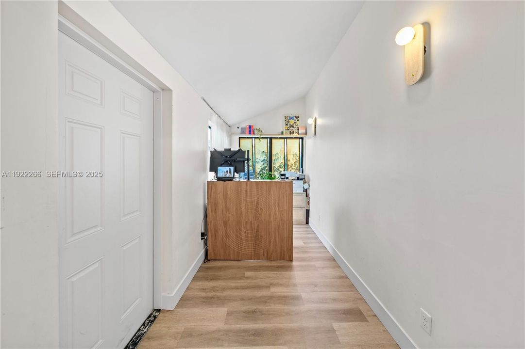 For Sale: $540,000 (2 beds, 1 baths, 1096 Square Feet)