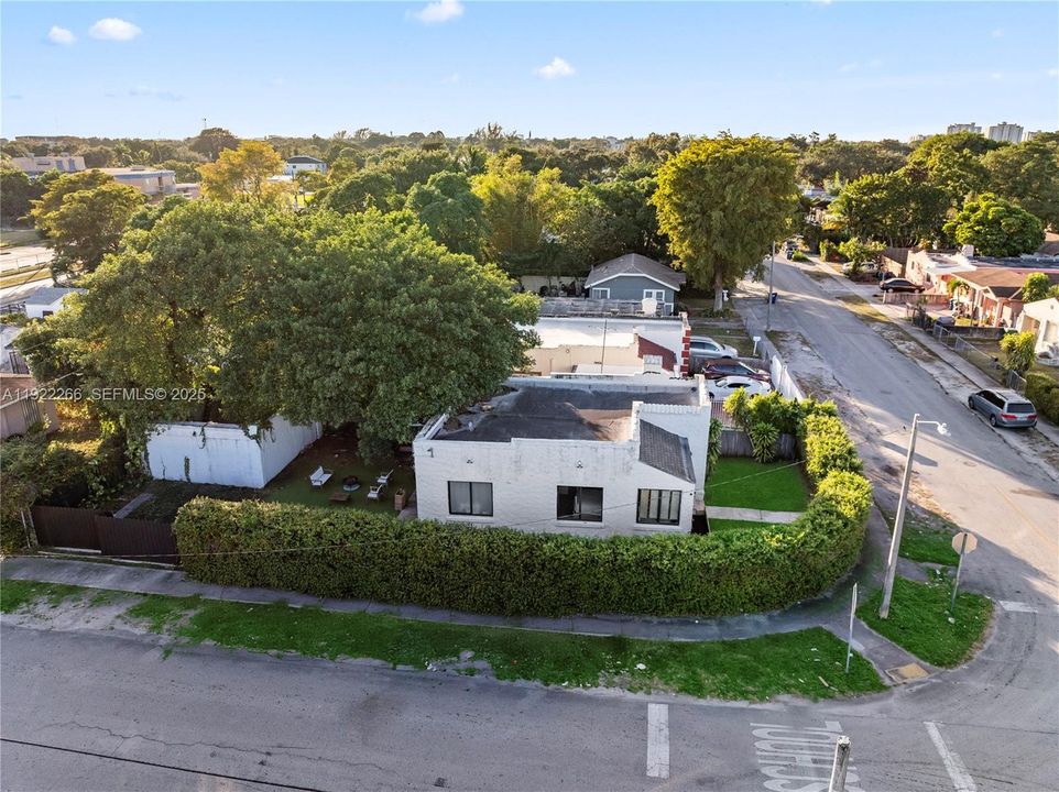 For Sale: $540,000 (2 beds, 1 baths, 1096 Square Feet)