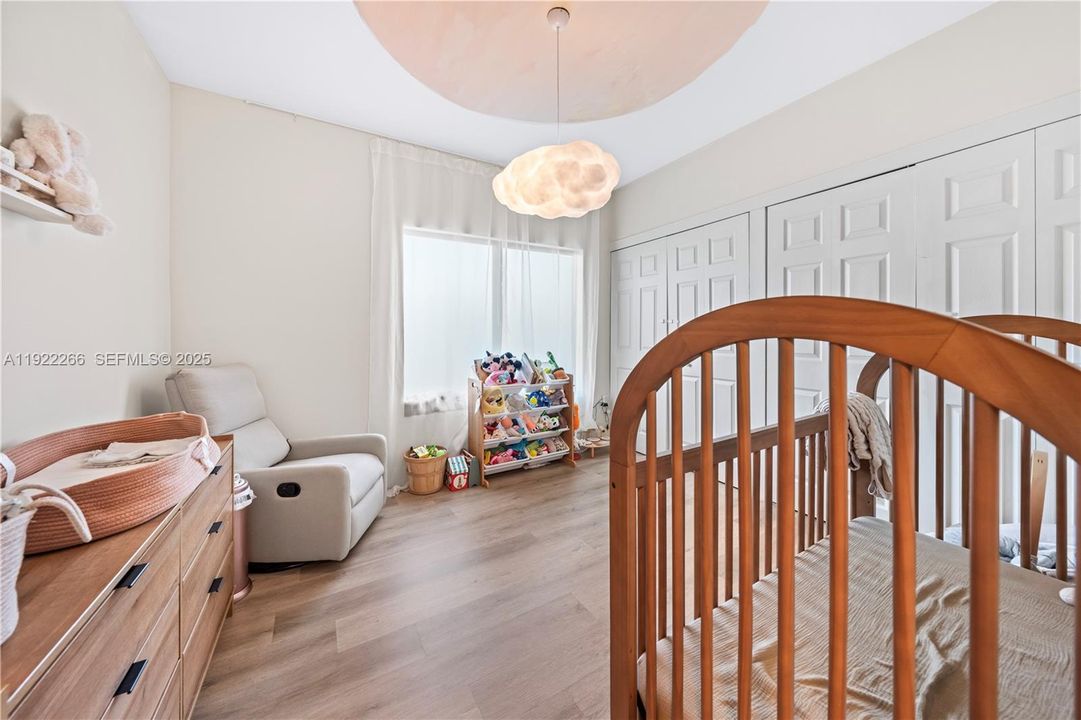 For Sale: $540,000 (2 beds, 1 baths, 1096 Square Feet)