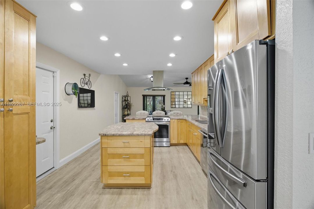 For Rent: $5,200 (4 beds, 2 baths, 1928 Square Feet)