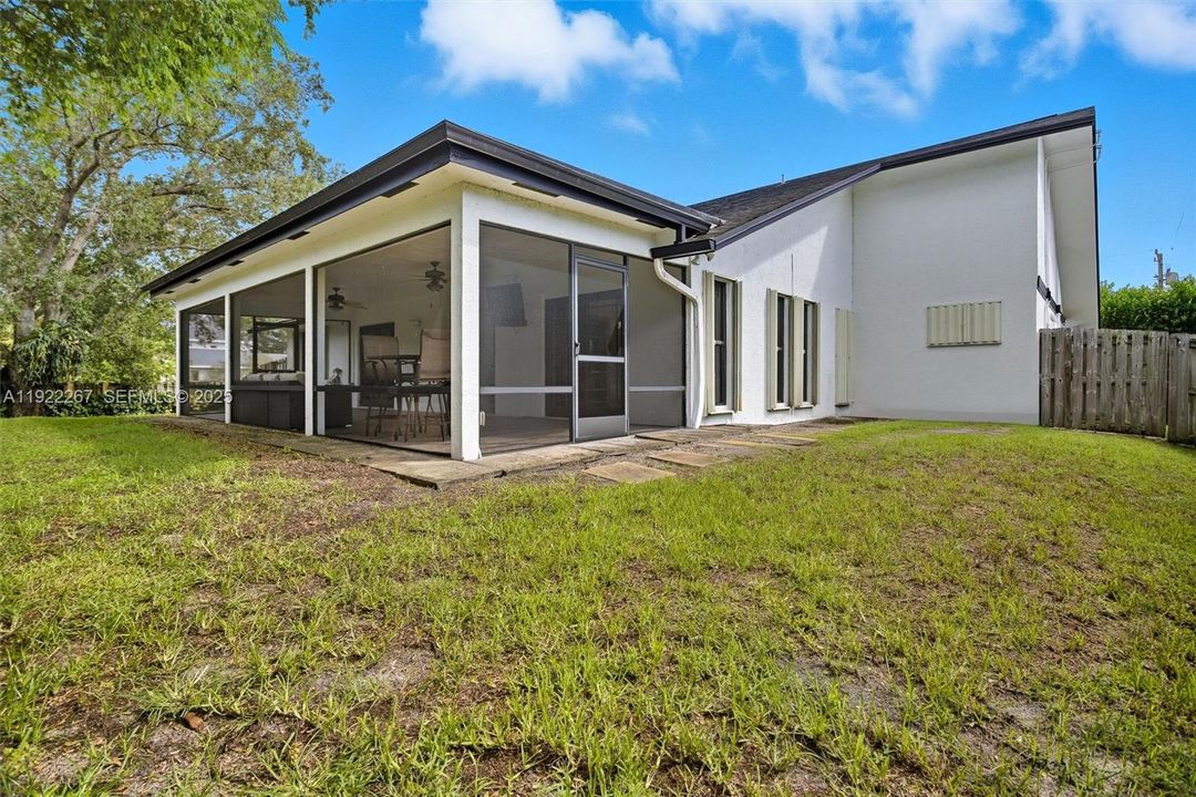 For Rent: $5,200 (4 beds, 2 baths, 1928 Square Feet)