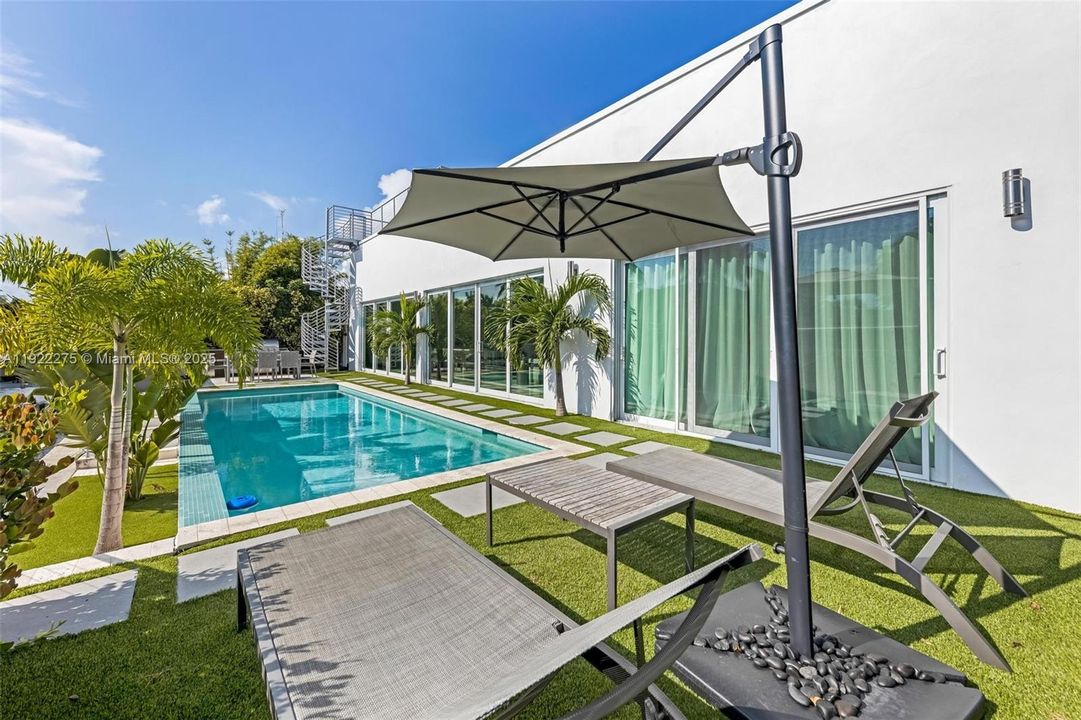 For Sale: $2,266,999 (4 beds, 4 baths, 2984 Square Feet)