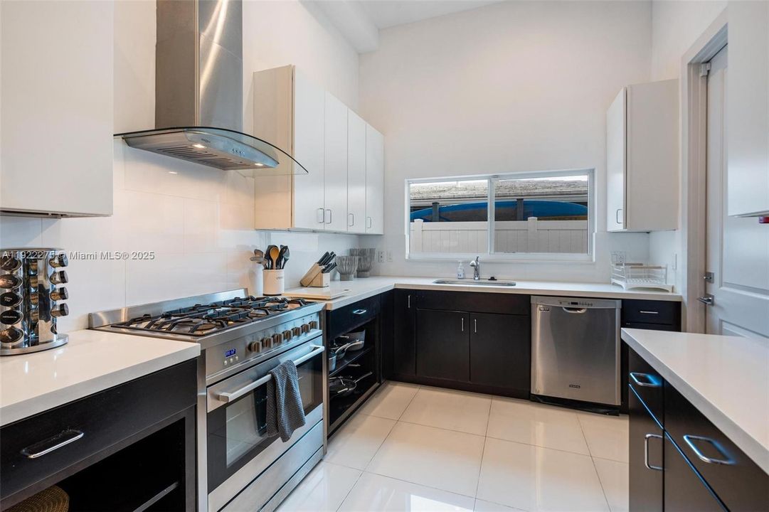 For Sale: $2,266,999 (4 beds, 4 baths, 2984 Square Feet)