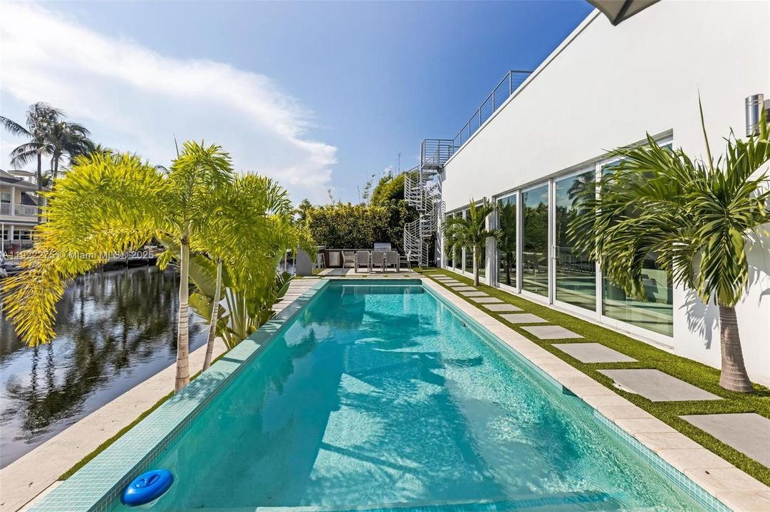 For Sale: $2,266,999 (4 beds, 4 baths, 2984 Square Feet)