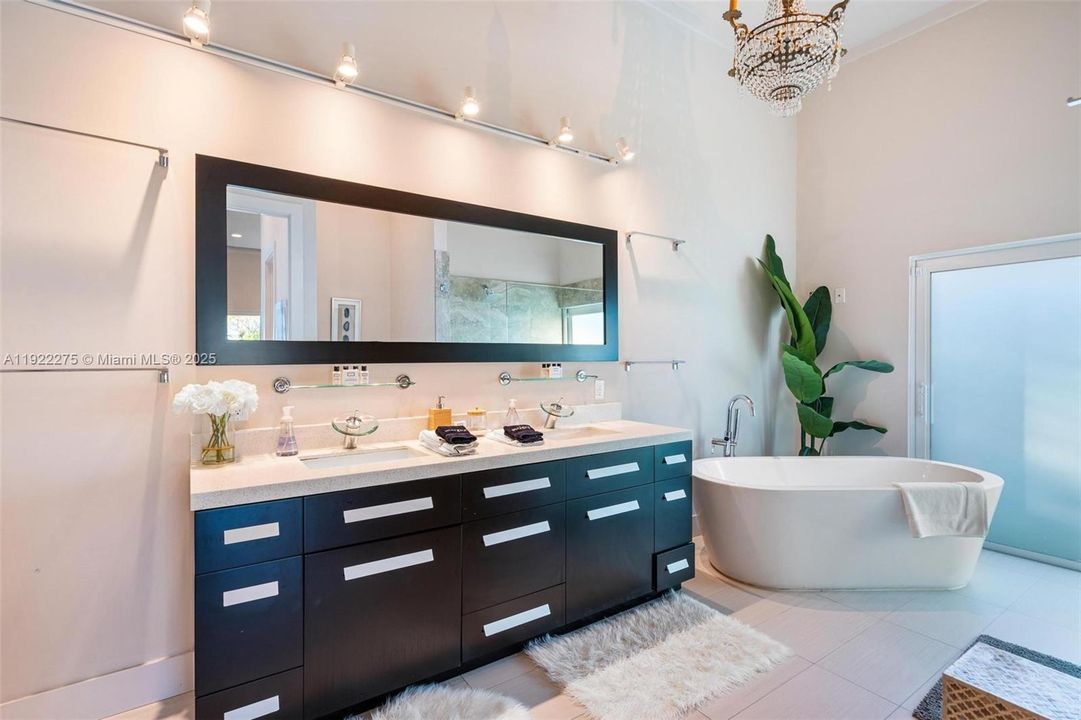 For Sale: $2,266,999 (4 beds, 4 baths, 2984 Square Feet)