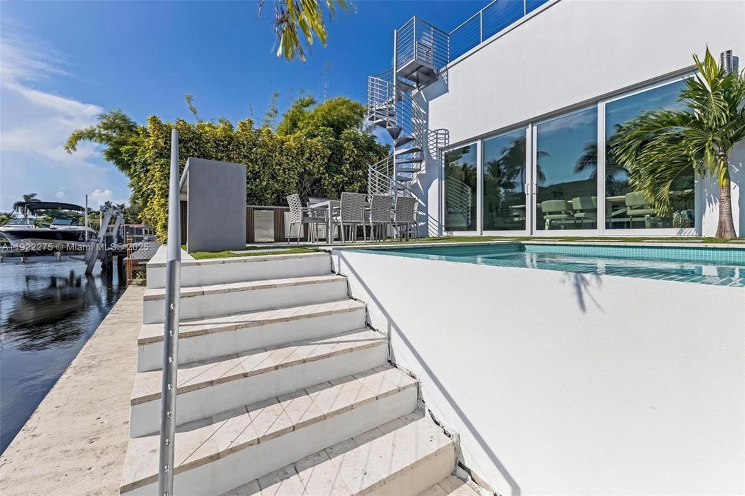 For Sale: $2,266,999 (4 beds, 4 baths, 2984 Square Feet)